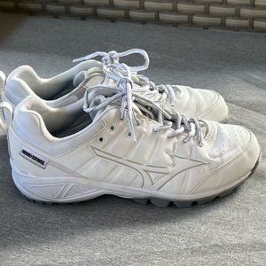 Mizuno women’s softball indoor cleats, size 9.5 turf shoes